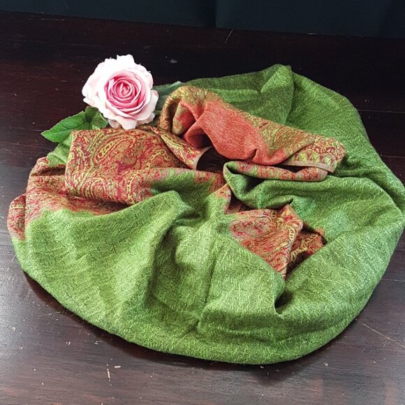 Vintage Green Pashmina Wrap: Lightweight Evening Shawl Birthday Christmas Gift - Picture 3 of 8